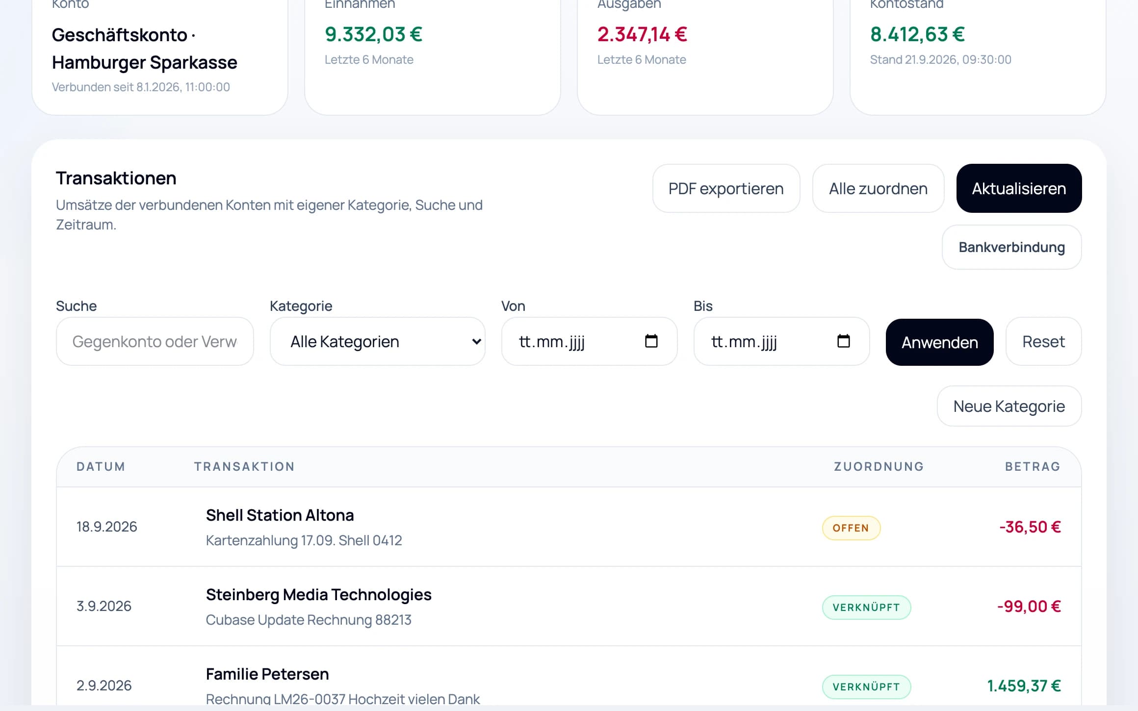 Finanzübersicht in paygroove mit Kontostand, Einnahmen, Ausgaben und der Liste der Bankumsätze mit Zuordnungsstatus